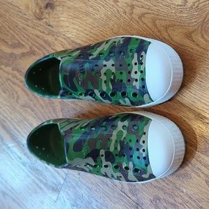 Native Jefferson kids camo Size 11